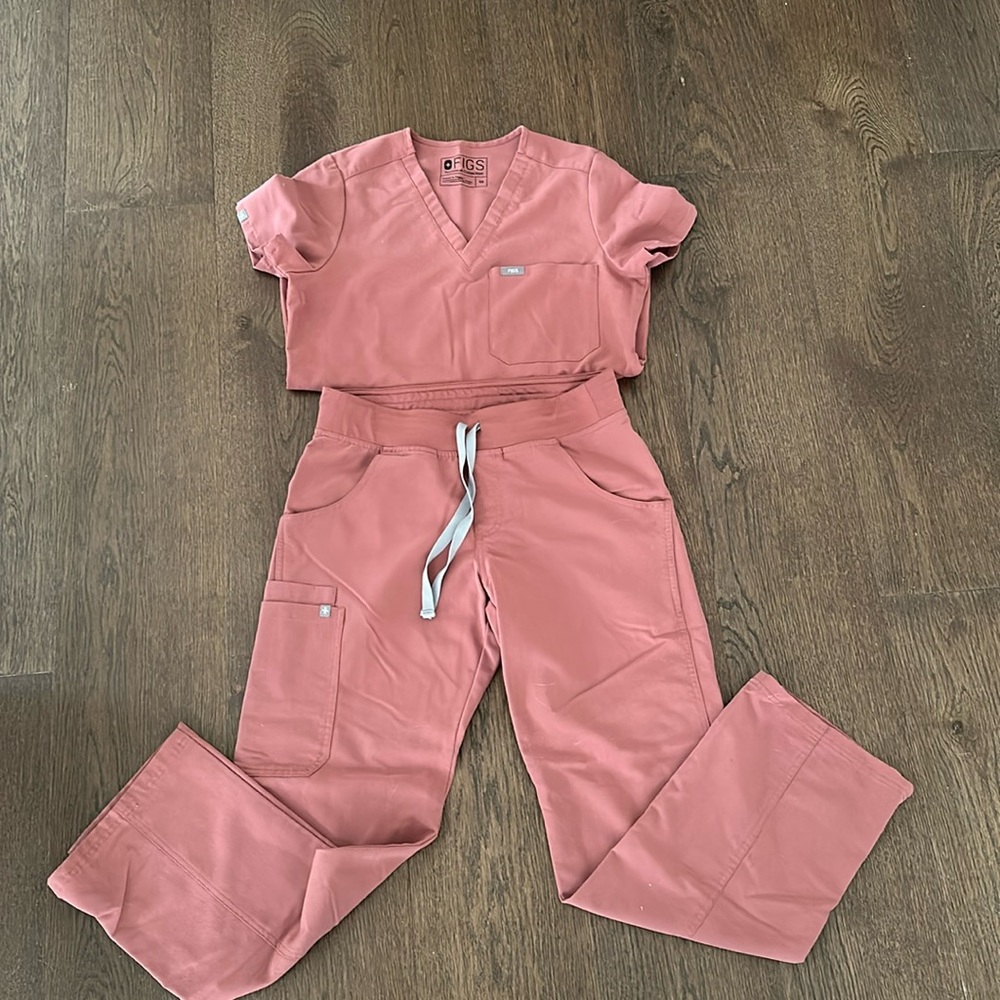 FIGS SCRUBS GREAT CONDITION TOP XS & BOTTOMS S/P